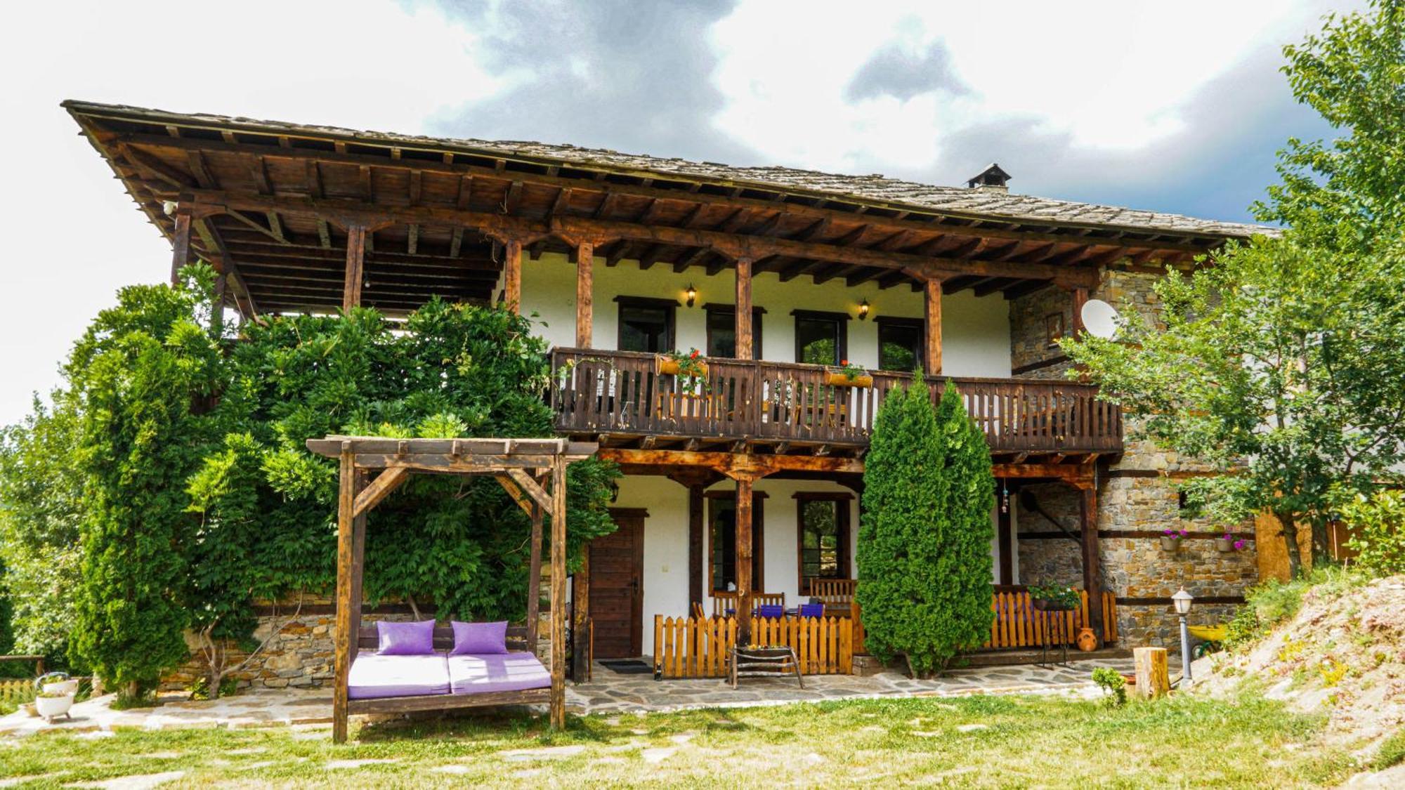 Панорама Хаус Лещен И Еко Къщи Дървена И Землянка Exteriör bild