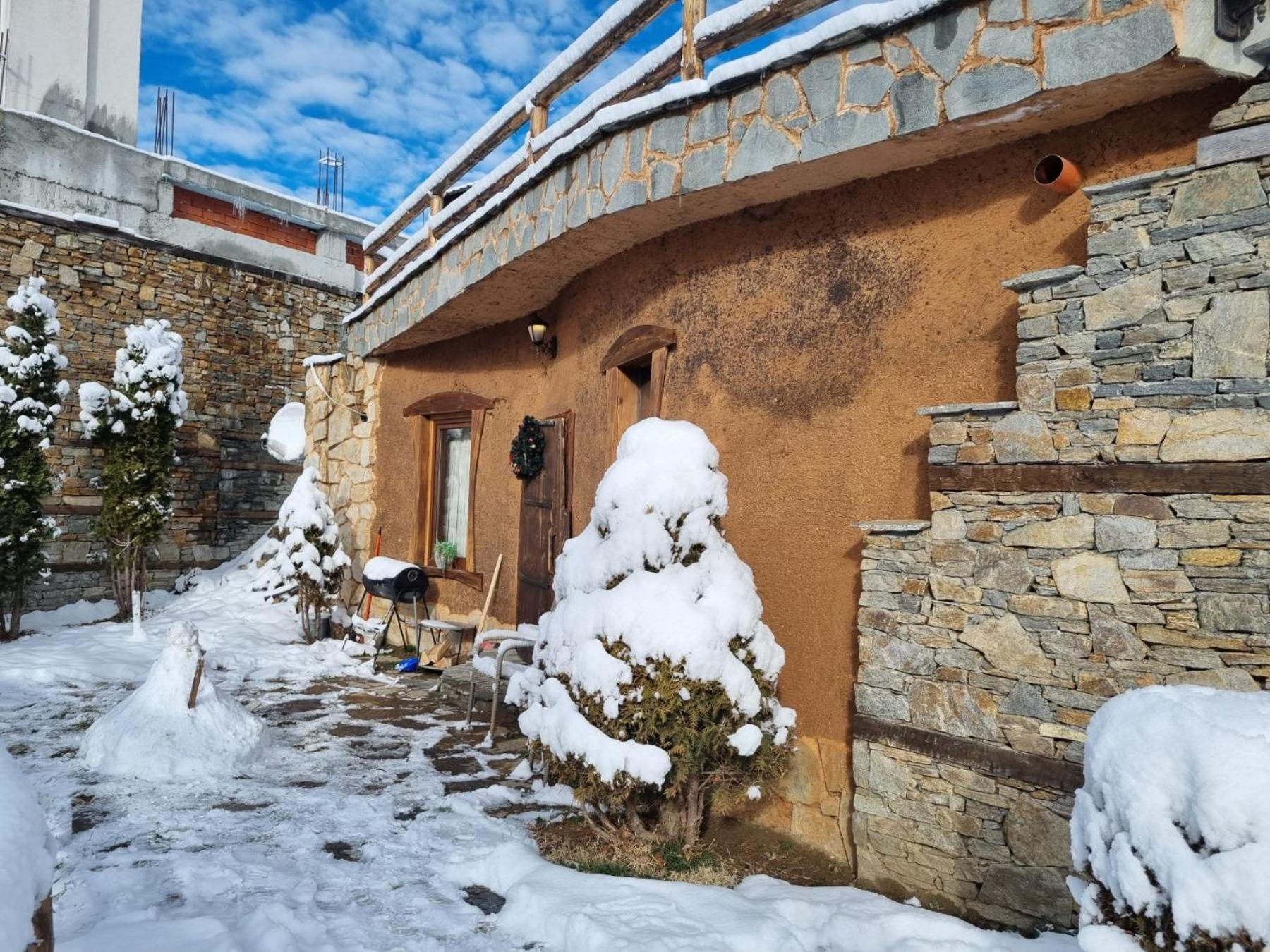 Панорама Хаус Лещен И Еко Къщи Дървена И Землянка Exteriör bild