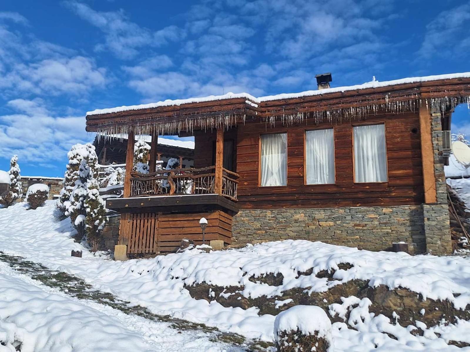 Панорама Хаус Лещен И Еко Къщи Дървена И Землянка Exteriör bild